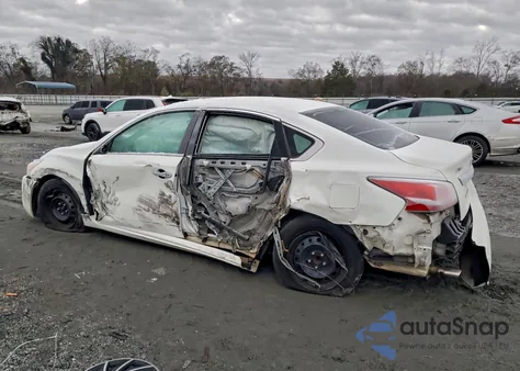 2015 Nissan Altima 2.5 z USA, uszkodzony, nr VIN 1N4AL3AP2FC264391